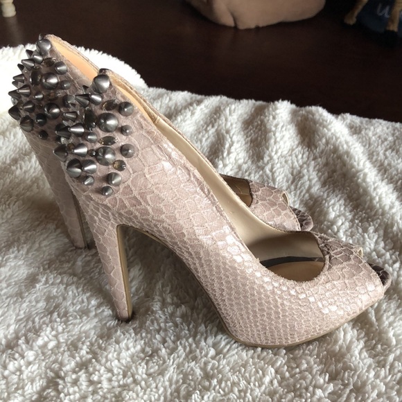 Vera Wang Simply Vera Heels - 6M - $11 - Picture 4 of 8